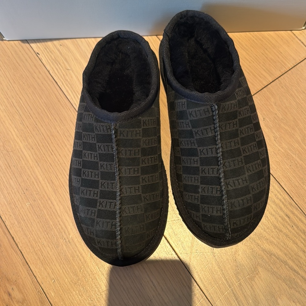 BRAND NEW Kith Kithmas Monogram Shearling Slippers